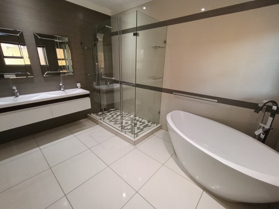5 Bedroom Property for Sale in Kiepersol Free State